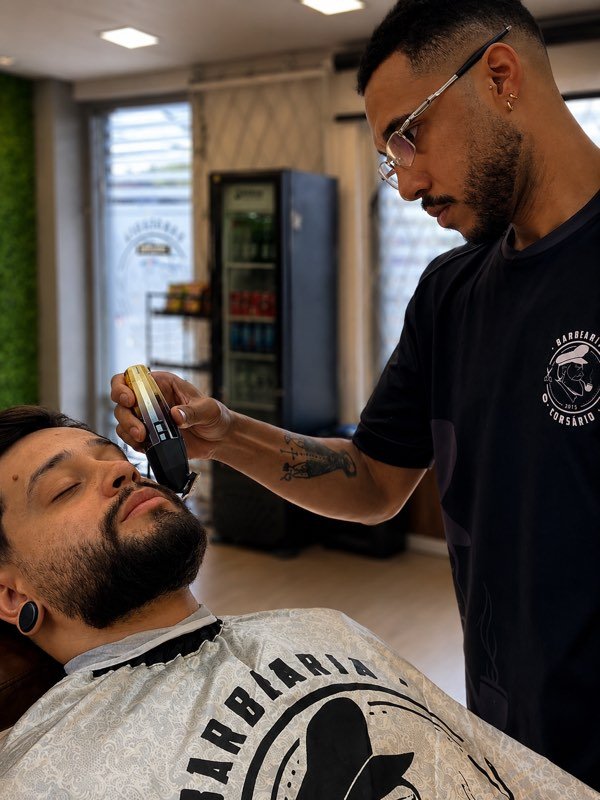 Tendências de corte masculino 2025 na Corsário Barbearia Joinville